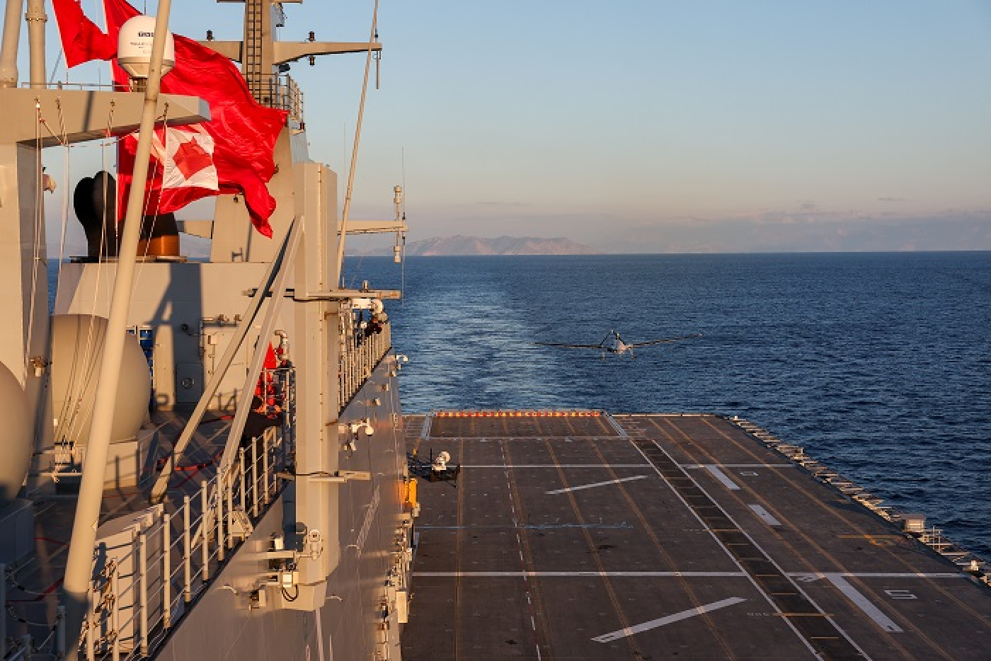 Bayraktar_TB3_TCG_Anadolu_inis_kalkis (5)-i673d06752413c.jpg